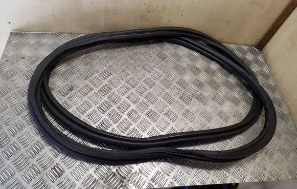 Trunk rubber seal (body)