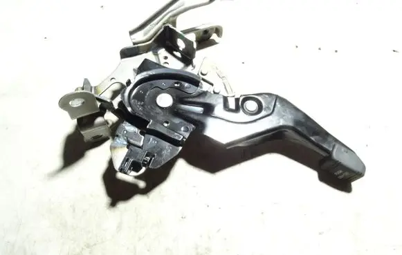 Infiniti Q50 Handbrake/parking brake lever assembly