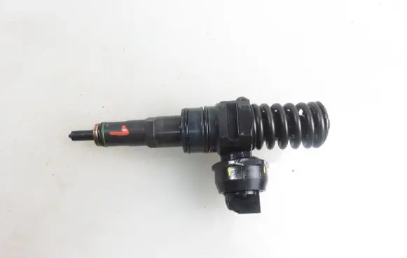 Volkswagen Golf V Fuel injector 038130073AG