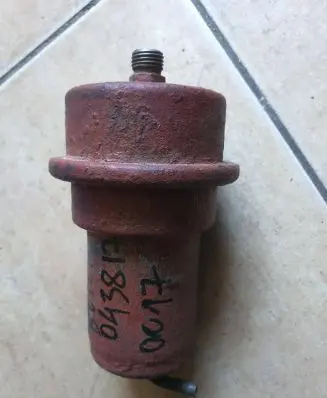 Audi 100 S4 C4 Fuel pressure regulator 0438170017