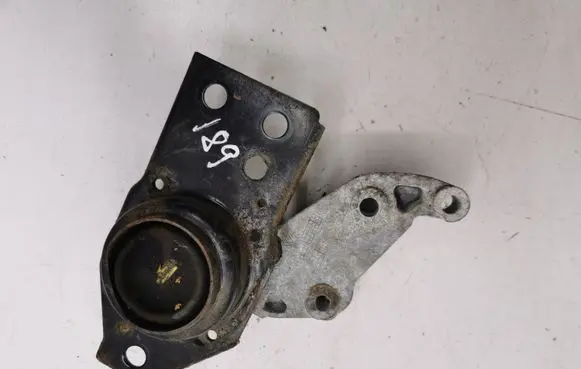 Nissan X-Trail T31 Engine mount bracket