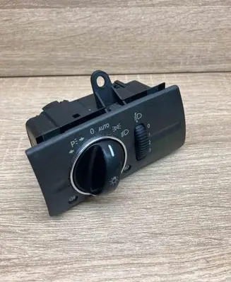 Mercedes-Benz E W211 Light switch 2115450304 04056020