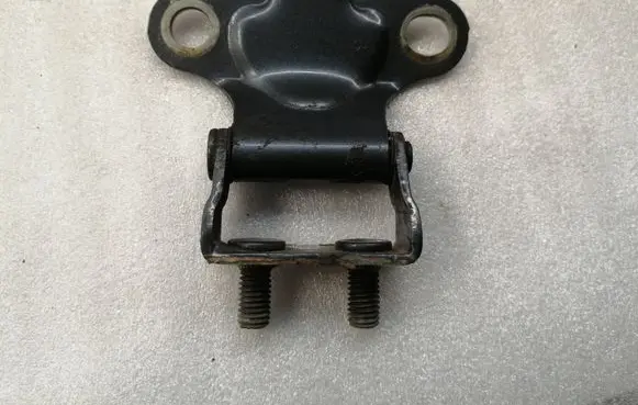 Toyota Avensis T250 Tailgate/trunk/boot hinge 6881005020