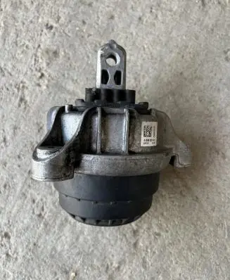 BMW 5 F10 F11 Engine mount bracket 6868301