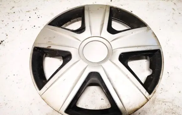 Volkswagen PASSAT B5 R15 wheel hub/cap/trim 