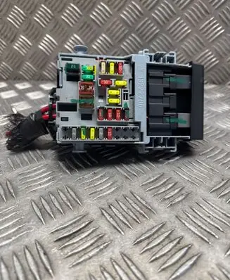 Opel Insignia A Fuse module 13222786