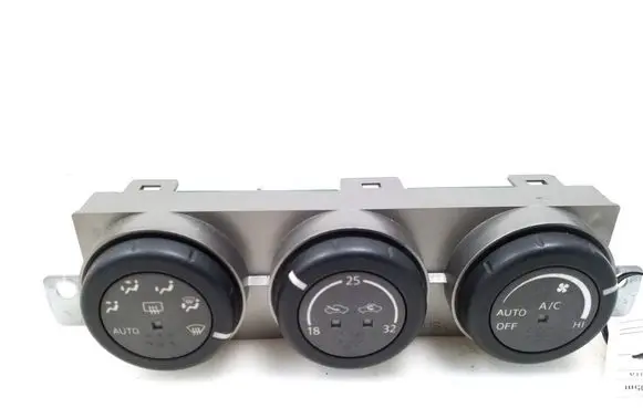 Nissan X-Trail T30 Air conditioner control unit module 27500EQ310