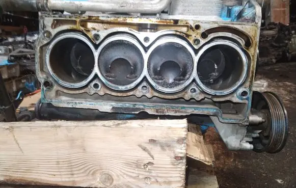 Volkswagen Golf Plus Engine block BLF