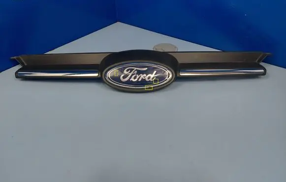 Ford Focus Front bumper upper radiator grill BM51BA133B