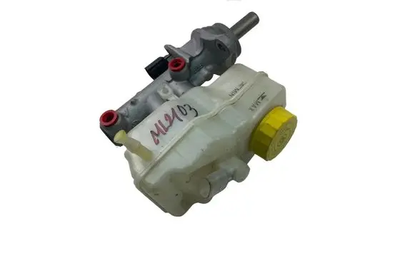 Volkswagen Golf VII Master brake cylinder 