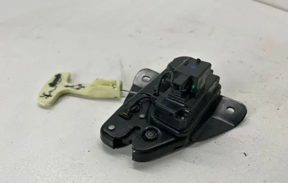 Dodge Challenger Tailgate/trunk/boot lock/catch/latch 4589217AF 9217AE