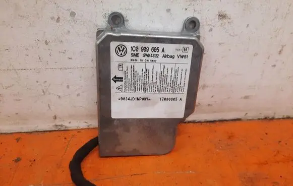 Volkswagen Transporter - Caravelle T4 Fan control module 1C0909605A