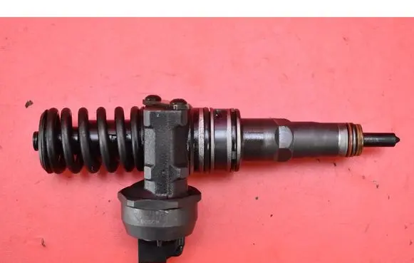 Volkswagen PASSAT B5.5 Fuel injector 038130073BA