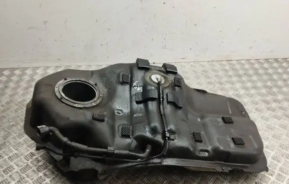 Hyundai Tucson TL Fuel tank 