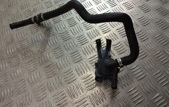 BMW 5 F10 F11 Electric auxiliary coolant/water pump 7629917