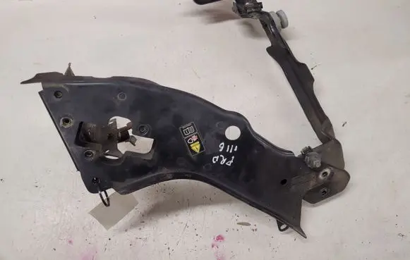 Mercedes-Benz E W211 Headlight/headlamp mounting bracket