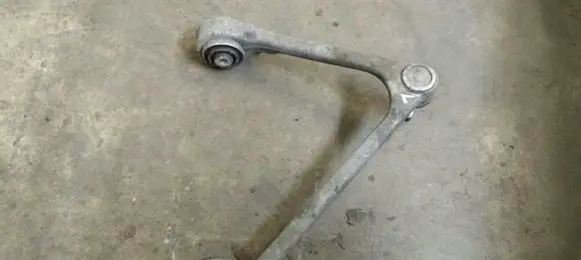 Jaguar S-Type Front lower control arm/wishbone XR856013
