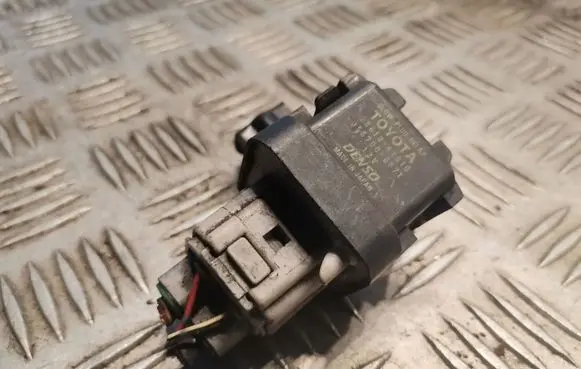 Lexus IS 220D-250-350 Glow plug pre-heat relay 2861067010