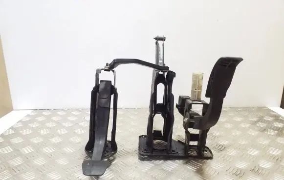 Volkswagen Golf IV Pedal assembly 1J1721511C 1J1721101B