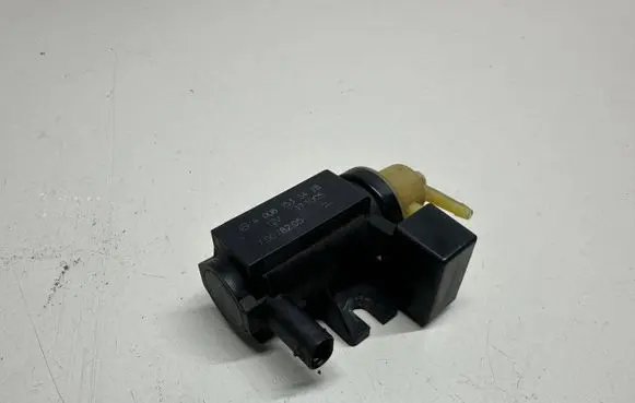 Mercedes-Benz E W238 Turbo solenoid valve A0081535428 17T005 70078205