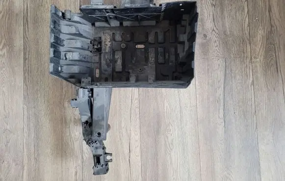 Opel Vivaro Battery box tray 8200901678