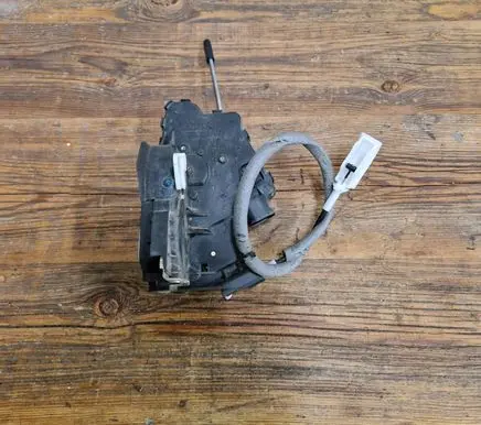 BMW 3 E46 Front door lock 7011244