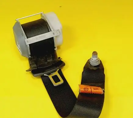 Rear seatbelt
