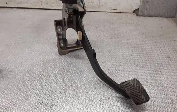 KIA Sportage Brake pedal 