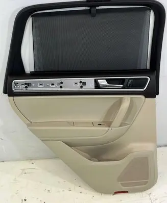 Volkswagen Touareg III Tailgate/trunk side cover trim 