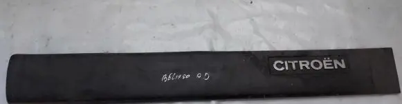 Citroen Berlingo Front door trim (molding) 9619030477