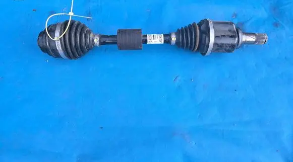 BMW 1 F40 Front driveshaft 5A2E043 31605A2E043