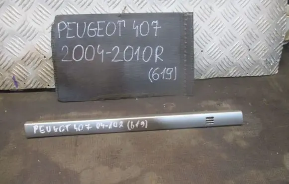 Peugeot 407 Dashboard glove box trim 