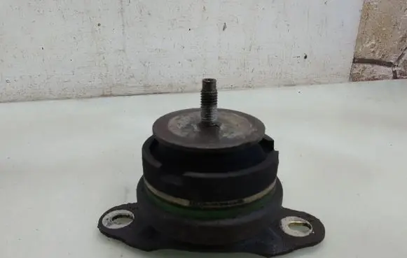 Citroen C5 Engine mount bracket