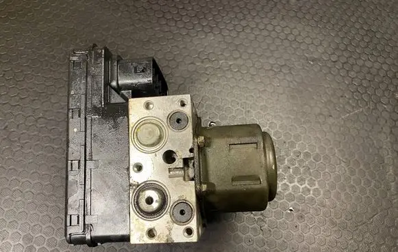 Toyota Corolla Verso E121 ABS Pump 4451013070 8954113040 FBG0120676