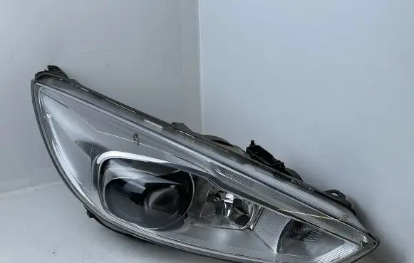 Ford Focus Headlight/headlamp F1EB13D154AD 2711201515