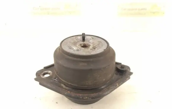 Mercedes-Benz R W251 Engine mount bracket 2512402617 2512404017