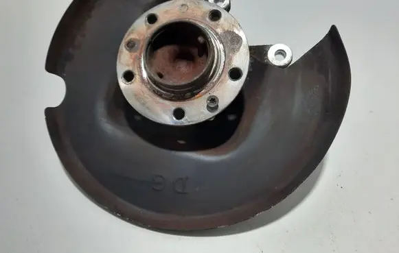 Rear wheel hub