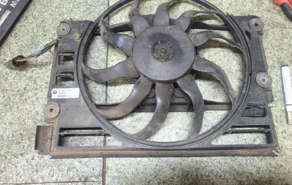 BMW 7 E38 Air conditioning (A/C) fan (condenser) 8363149