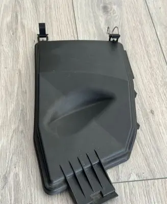 Mercedes-Benz C W203 Fuse box cover 2035451403