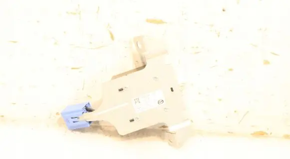 Mazda 3 Aerial antenna amplifier