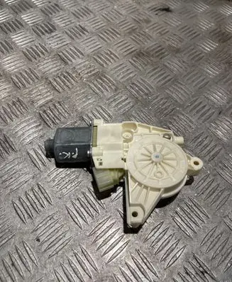 Mercedes-Benz C W204 Front door window regulator motor A2048200142