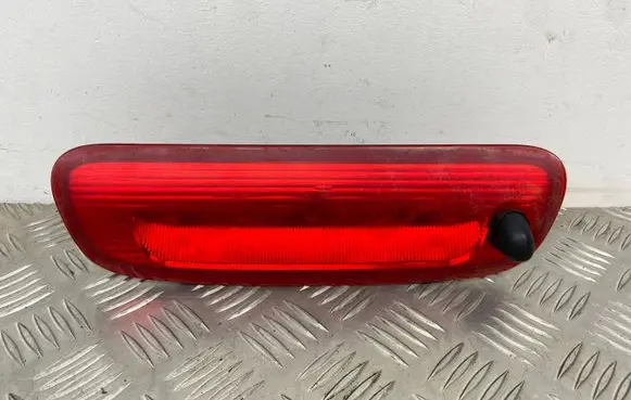 Hyundai Santa Fe Third/center stoplight 927502B000