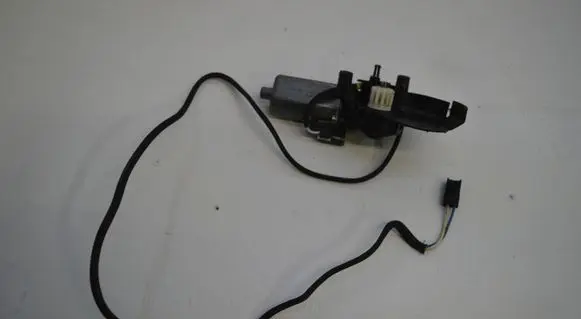 Mercedes-Benz C W203 Seat adjustment motor 0390201939
