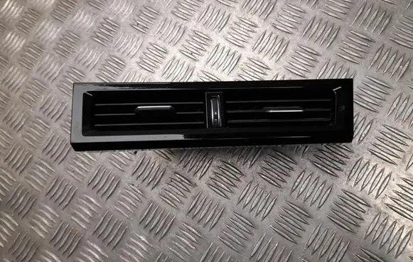 Volkswagen Touareg III Dash center air vent grill 762858418