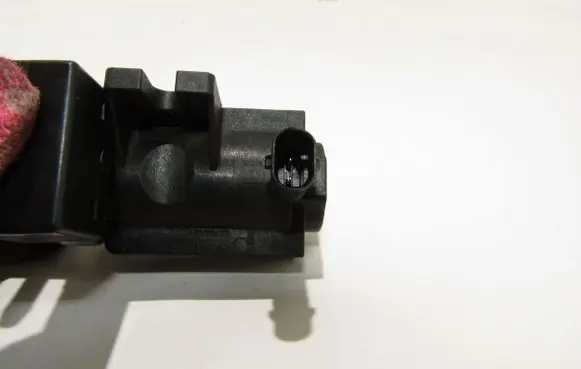 Mercedes-Benz A W169 Turbo solenoid valve A0051535528