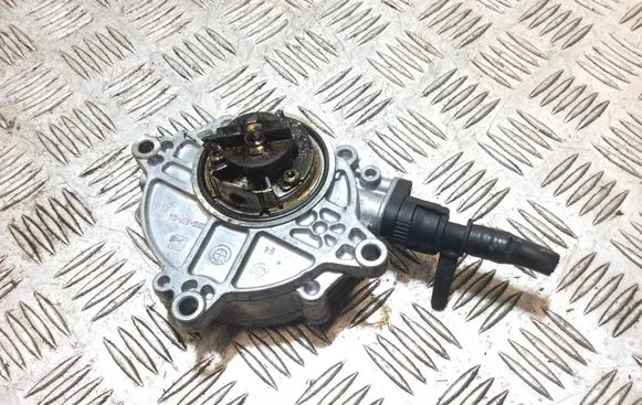 BMW 1 E82 E88 Vacuum pump 7547024