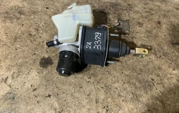 Mercedes-Benz SL R230 Master brake cylinder A0004300112