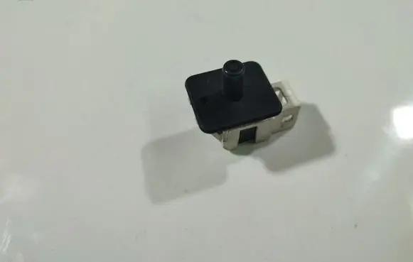 Mercedes-Benz CLS C219 Front door sensor coupe 2028209410