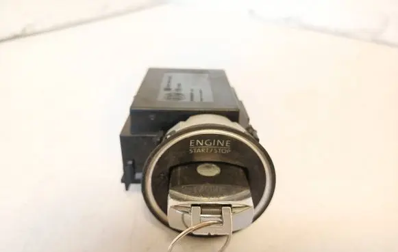 Volkswagen PASSAT B6 Ignition lock 3C0905843M 33303301 1160120013103