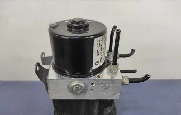 BMW 1 E82 E88 ABS Pump 6776056